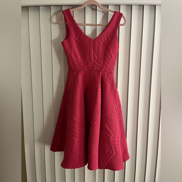 Closet London,Beautiful dress. Barbie Approved. Top is lined. Like new - Picture 2 of 6